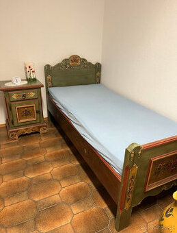 Sada nábytku z masivního dřeva Voglauer z roku 1981