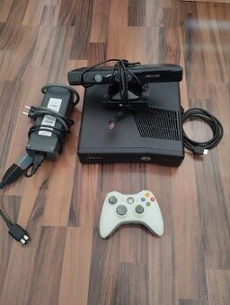 Xbox 360 (2x) s kinectem a hrami