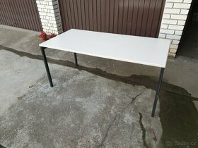 kancelářský stůl