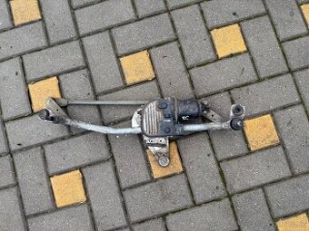 VW Passat B6 motor přednich stěračů.