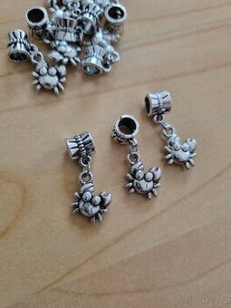 Kovové korálky s přívěskem - krab - 10 ks