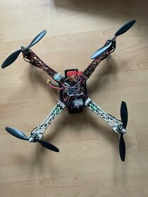 Model kvadrokoptéra