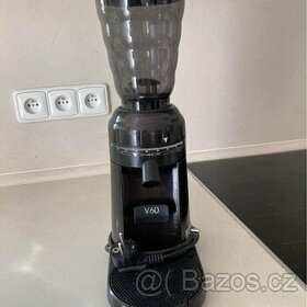 Elektrický mlýnek na kávu Hario V60 - EVCG-8B