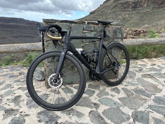 Zánovní luxusní silniční kolo BASSO, full carbon, Mavic kola