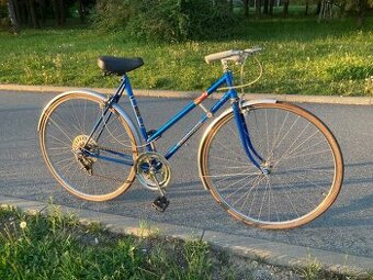Zachovalé retro kolo Favorit, můžeš sednout a jet