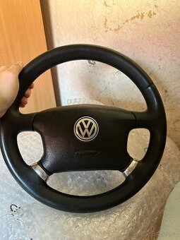 Prodám originální volant VW Golf IV – kožený, s airbagem