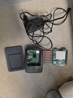 Raspberry Pi 3 B+ + RPI sense hat
