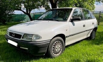 Opel Astra F 1.4 16V, r.v. 1996 – automat, slušný stav