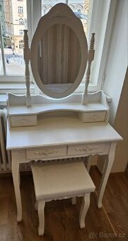 Toaletní/make-up stolek - Dressing/makeup table