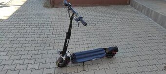 Elektrokoloběžka nefunkční na díly