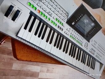 Klávesy Yamaha Tyros 2