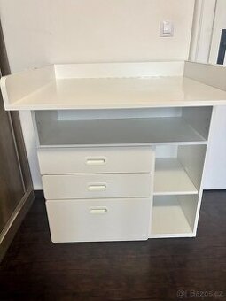 Přebalovací pult Ikea