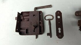 Starý zámek na vrata, dveře