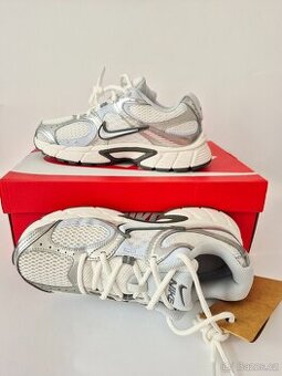 Nové dámské tenisky Nike, velikost 38,5