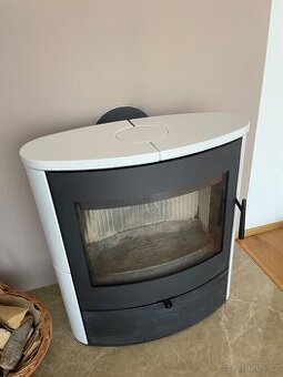 Moderní krbová kamna Romotop - téměr nepoužívaná