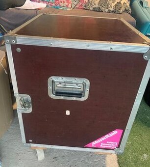 prodám box road transportní rack na kolečkách  10U-11U