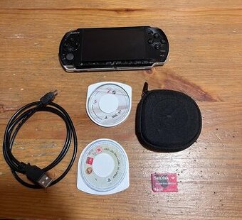 PSP Piano Black 3004 + hry a příslušenství
