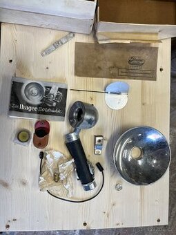 Starý blesk k fotoaparatu Ihagee-Exakta Vacublitz 1950