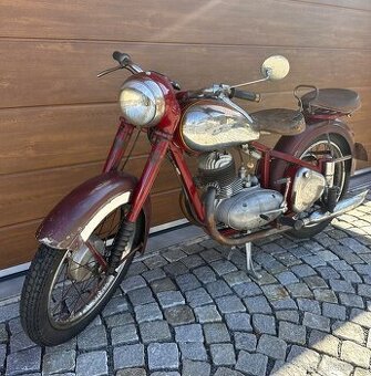 Jawa 250 Pérák