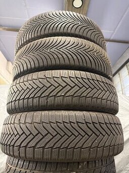 prodám zimní 215/65/16 Michelin - 1