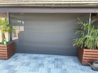 Prodám stínící roletu vysokou 256 cm a širokou 426 cm