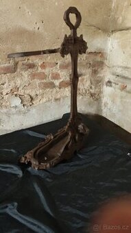 Starý, Ozdobný Litinový Stojan na Deštníky a Hůlky 🏰