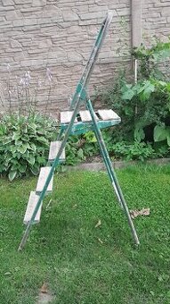 Prodám štafle s železnou konstrukcí a dřevěnými schůdky. 