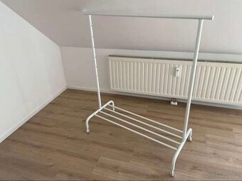 Šatní stojan IKEA RIGGA (bílý)