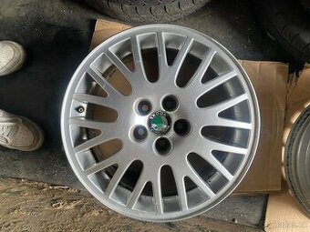 4kus5x100 16 ET42 originální STYLE pneu nemám Rapid Roomster