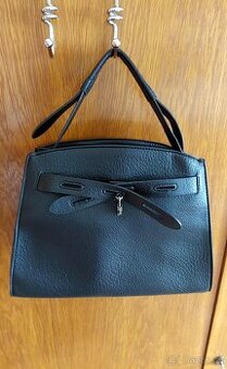 Nová černá kabelka - 1