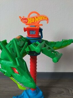 Hotwheels dračí útok