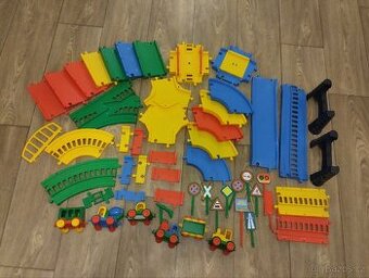 Dráha Wader s autíčky a značkami