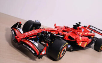 stavebnice  vozu F1 Ferrari SF 24