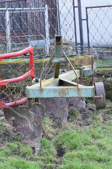 Pluh nesený české výroby