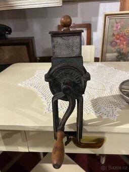 Starožitný litinový mlýnek na strouhanku „Express-Patent“