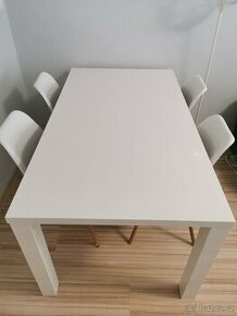 Jídelní stůl, bílá lesk s 4 židlemi jako NOVÝ
