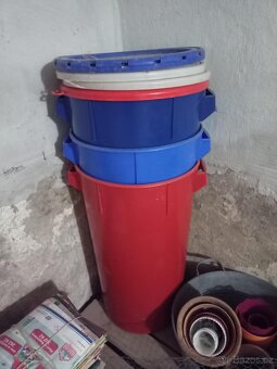 Sudy na pálení a nerezový dřez...