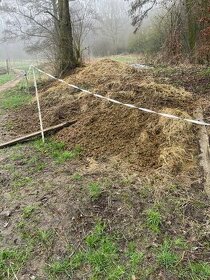 Levne konsky hnůj, větší množství. -300 za bezny vozik za a