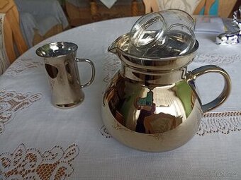 Konvice s hrnečky