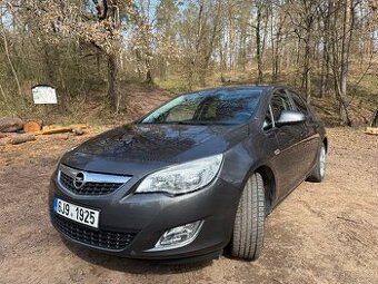 Opel Astra 1.4 Turbo, ve výborném stavu