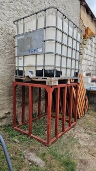 IBC kontejner s podstavcem