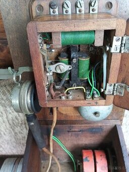 Historický telefon