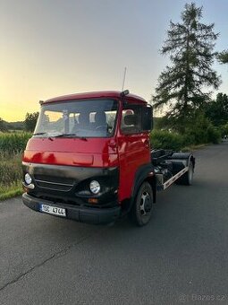 Avia A80 hákový nosič kontejneru
