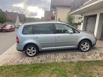 VW Touran 2.0tdi, 7 místný