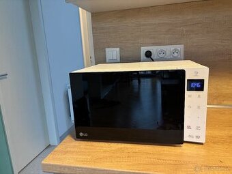 Prodám mikrovlnou troubu LG MS23NECBW