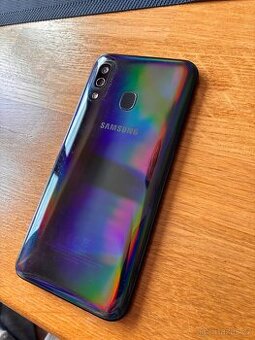 SAMSUNG A40 4GB / 64GB