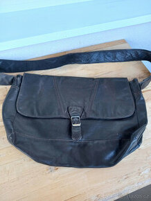 Dámská kožená kabela