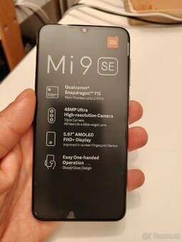 Kompaktní telefon Xiaomi Mi9 6/128gb
