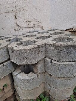 zatravňovací dlažba