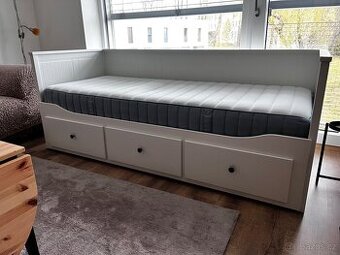 2x Postel IKEA Hemnes 80x200 + 3 zásuvky, 1x matrace